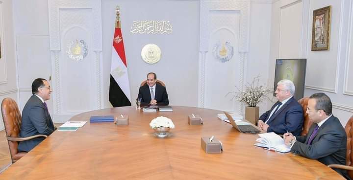 اجتمع السيد الرئيس عبد الفتاح السيسي اليوم مع رئيس مجلس الوزراء، والدكتور أيمن عاشور وزير التعليم العالي والبحث العلمي. 