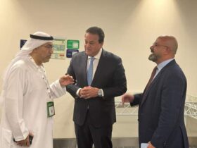 وزير الصحة يتفقد معرض الصحة العربي ويزور الجناح المصري بإمارة «دبي»